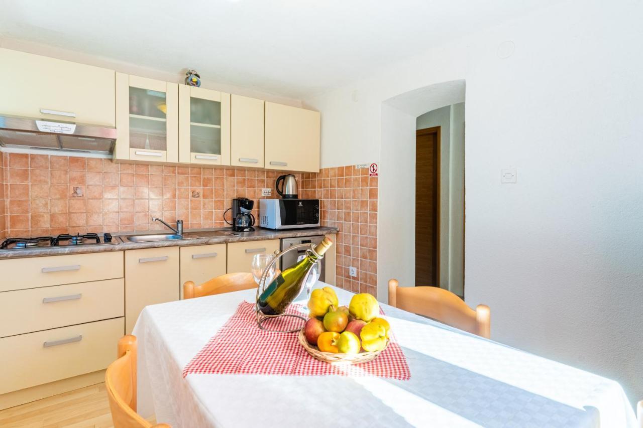 Apartmani Valun1 Exterior foto